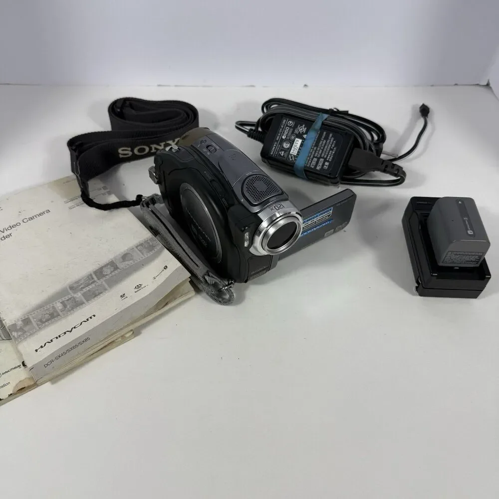 Sony Handycam DCR-DVD403 Video Camera Camcorder 120x Zoom Charger & Batteries